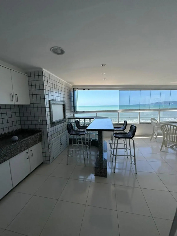 COBERTURA FRENTE MAR 2 SUITES E 1 QUARTO no Centro de Itapema
