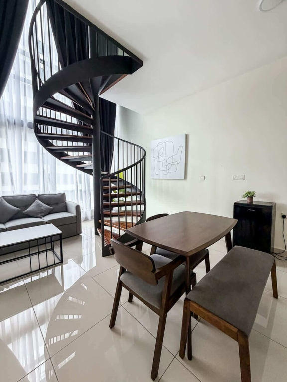 Modern Family Duplex for 6, Near Jonker St