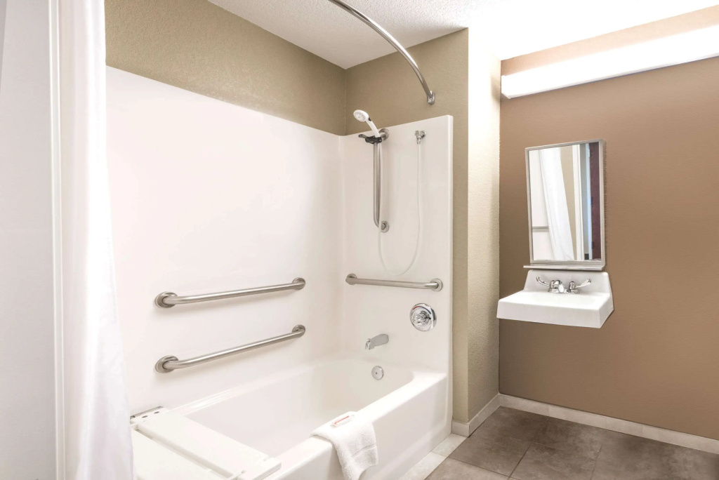 Microtel Inn & Suites by Wyndham Dickinson