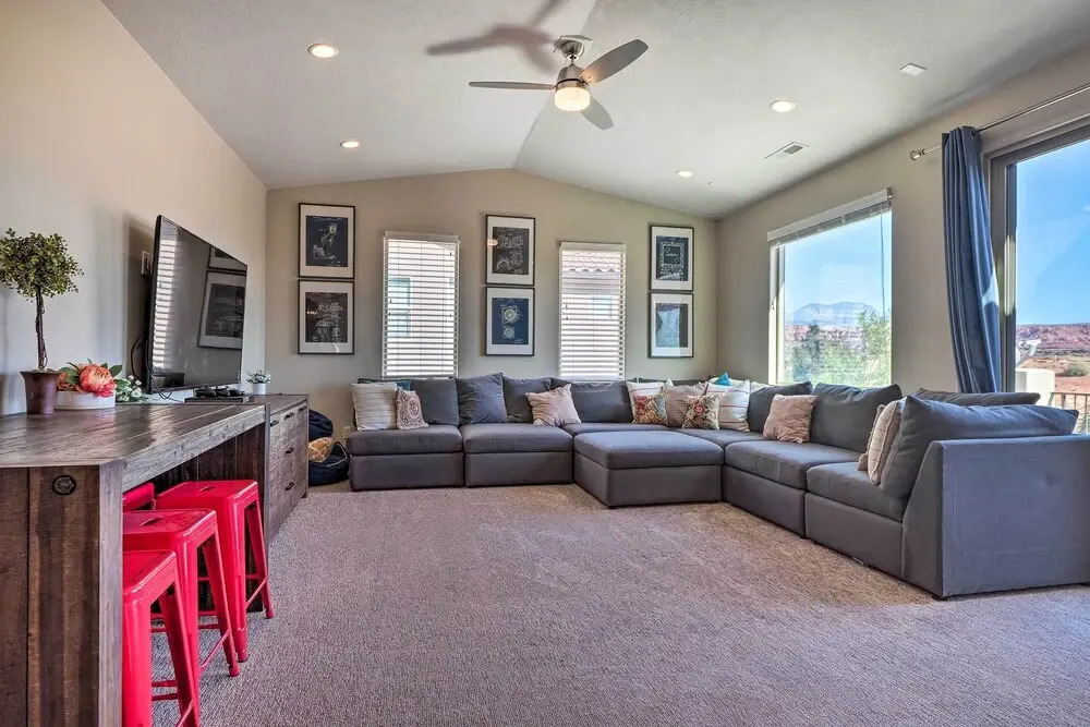 Utah Home w/ Pool & Hot Tub Access, Mtn Views!