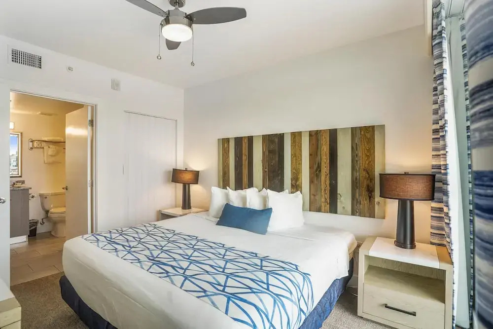 Oceana 301 East