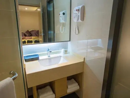 Mianzhu Huasheng Express Hotel (Lufu Shijia)
