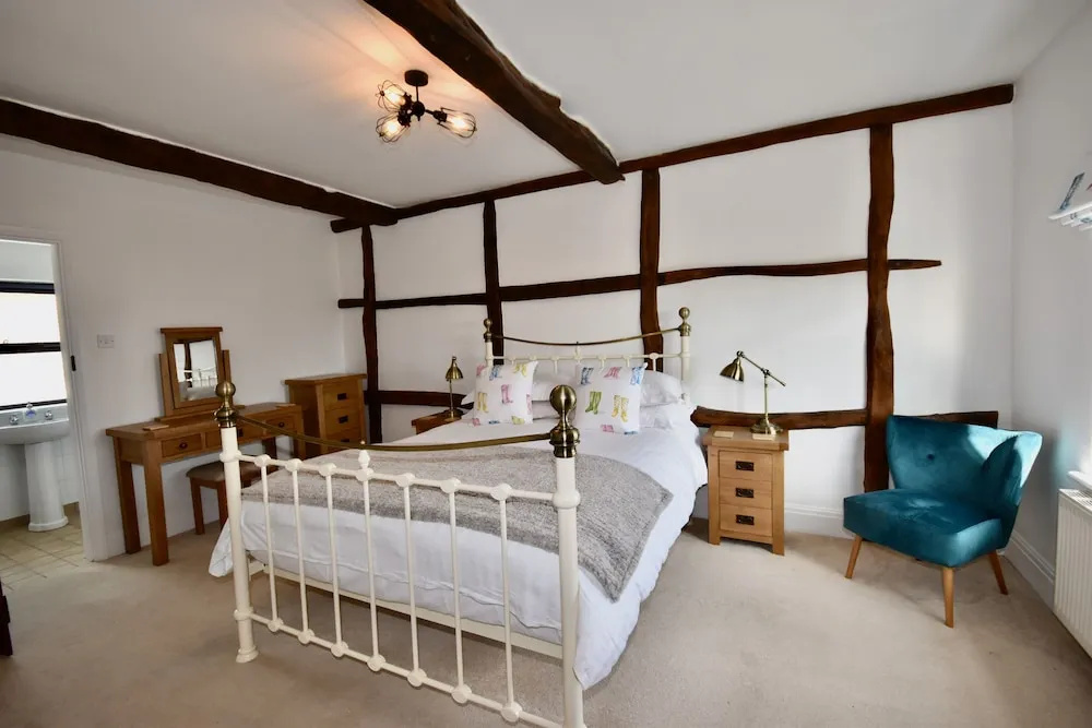 Tithe Barn a Stunning family home with panoramic views