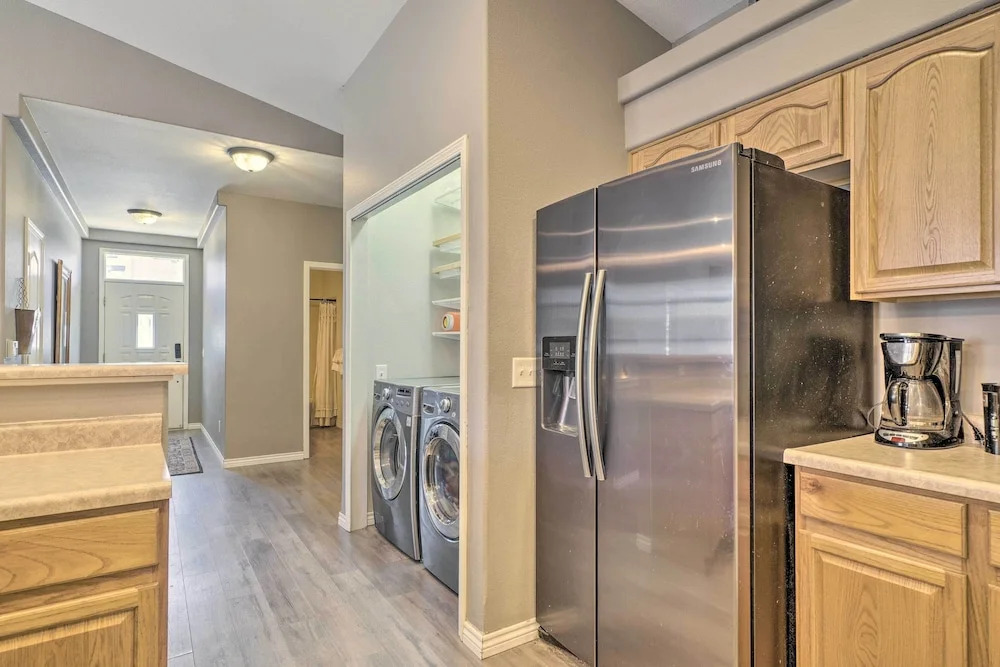 10 Mi to Dtwn: Colorado Springs Townhome