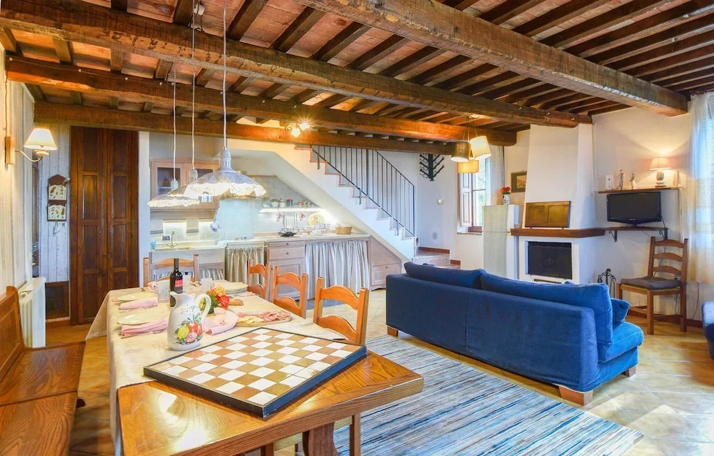 Beautiful Apartment in Monte Antico With 2 Bedrooms
