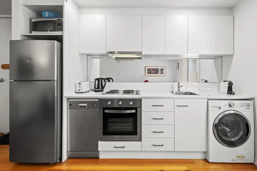 Convenient Apartment in Heart of Carlton