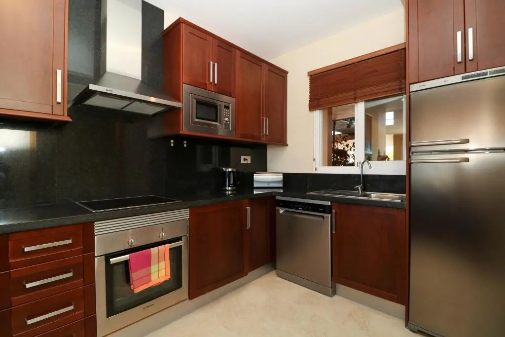 Luxury 2BR Condo B3 by Rafleys, Panoramic Sea Views, 7 mins Walk to the Beach