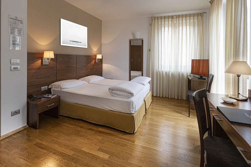 Hotel Lago Di Garda
