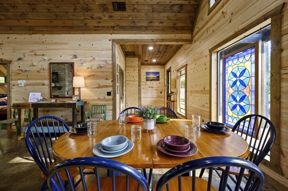 Always Sunny 2 Bedroom Cabin by Redawning