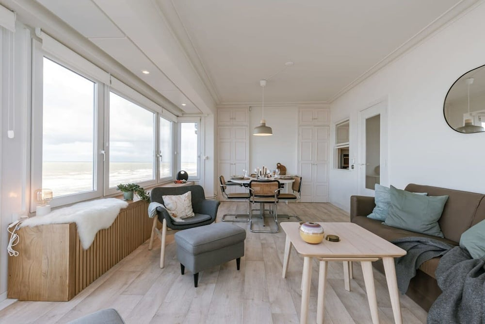 Beautiful Seaview Apartment With Private Garage