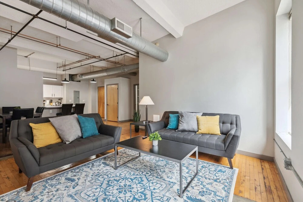 Spacious 2BR Downtown Retreat