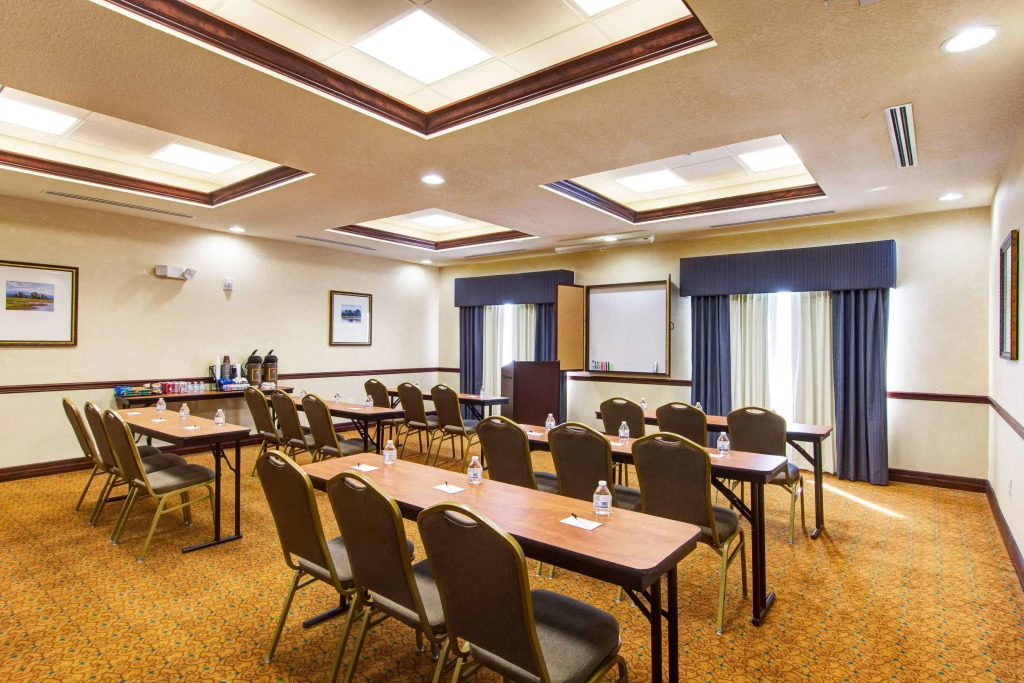 Country Inn & Suites by Radisson, St Petersburg - Clearwater, FL