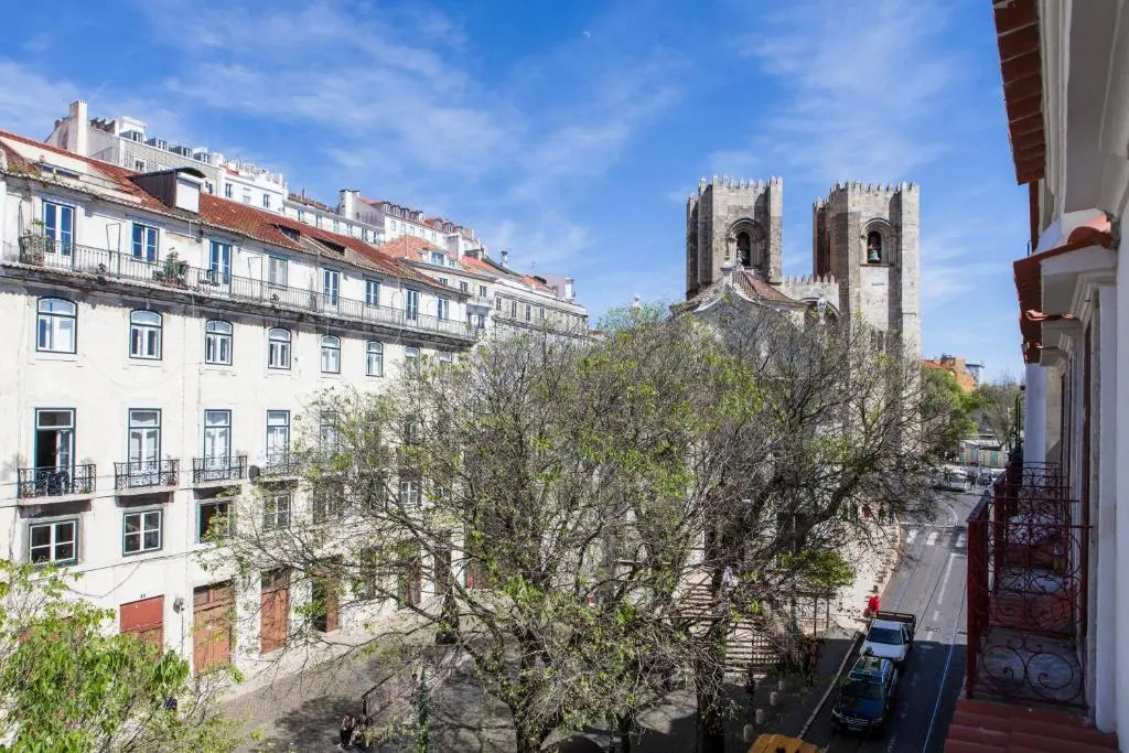 Alfama Sophisticate Flat With Balconies 2Bedrs 2Baths & AC in 19th Century Building Historic Center