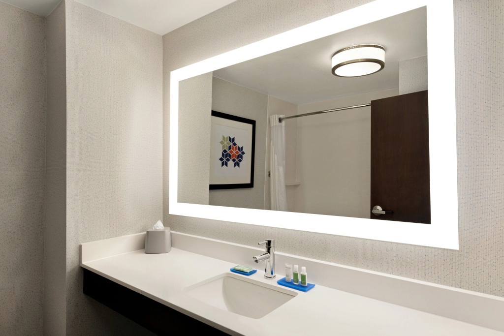 Holiday Inn Exp Stes Shawnee