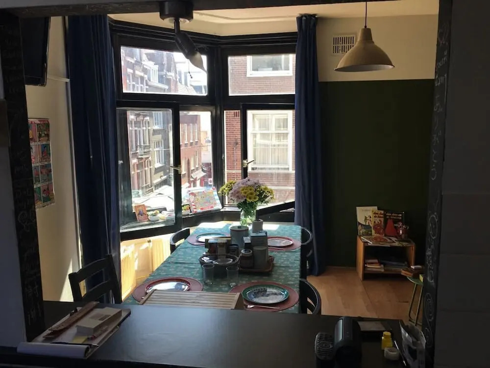 Room in Amsterdam Center No Parties Allowed