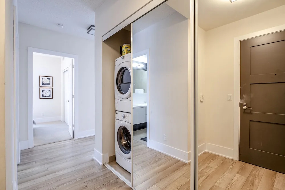 Galaxy Suites 300 Front Unit 2705