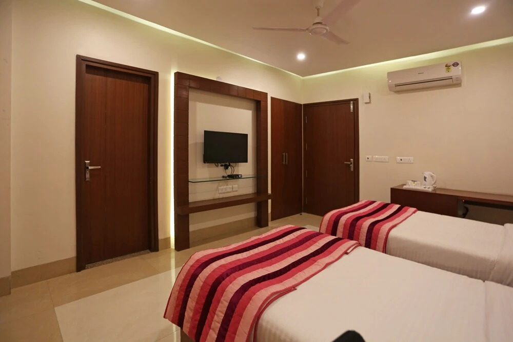 FabHotel Zineb