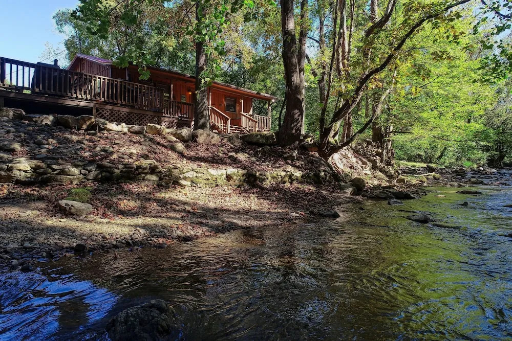 Wandering Creek - 2 Bedrooms, 1 Baths, Sleeps 6 Cabin by RedAwning