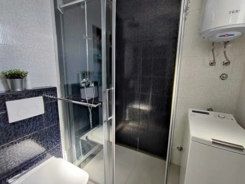 Pop Villa Sleeps 3 with Pool