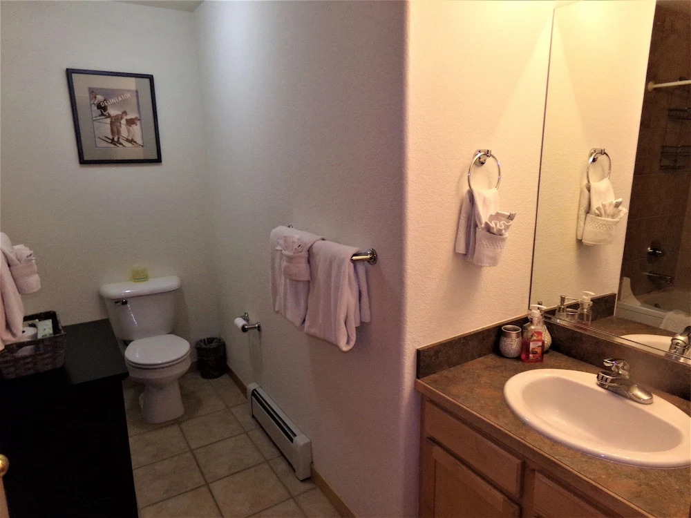 WHKM Watch Hill 2 bed 2 bath