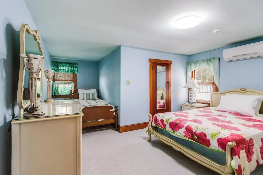 Hickman Street 208a