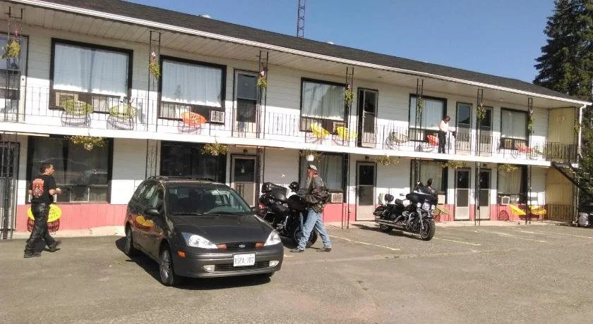 Bay Lake Inn (Frontiersman Motel)