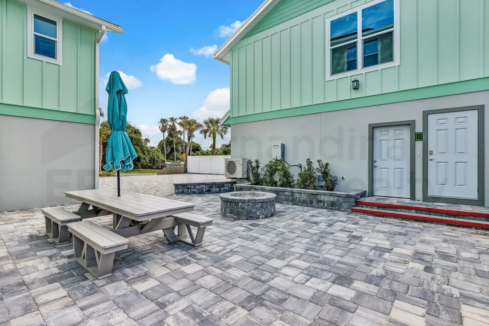 391 S Fletcher Ave C 3 Bedroom Townhouse by RedAwning