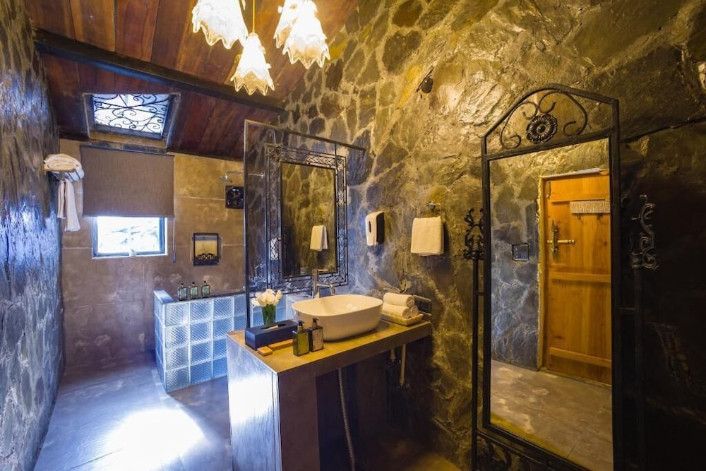 ELIVAAS Zephyr Luxury cottages