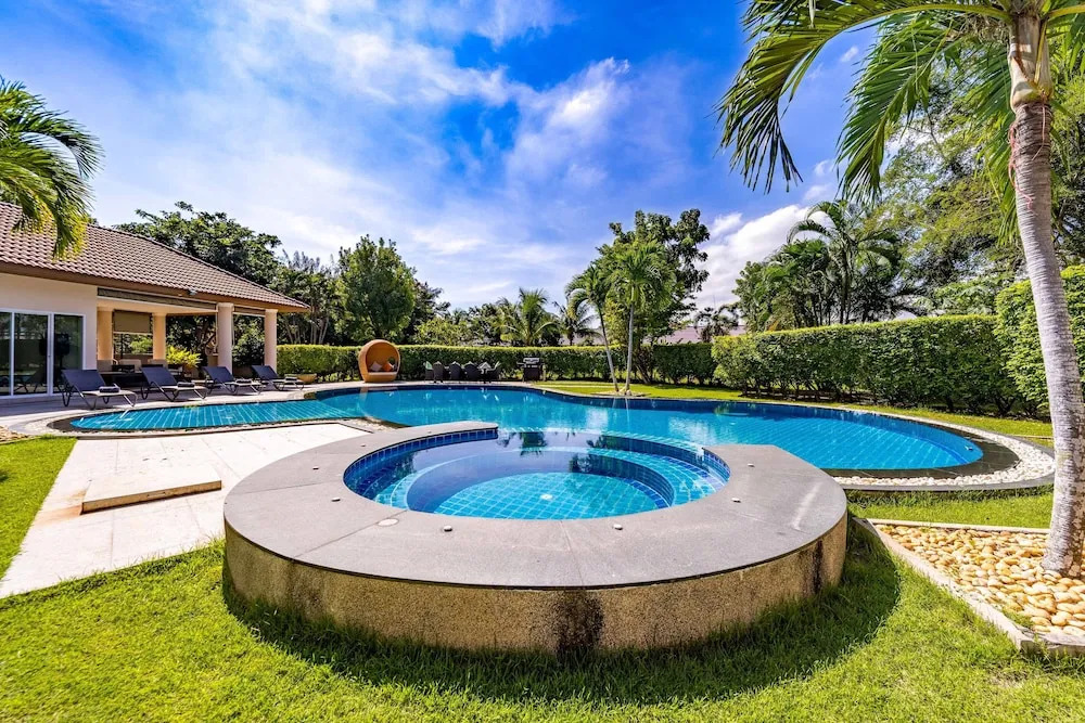 Luxury 6 Bed Mansion - CAS