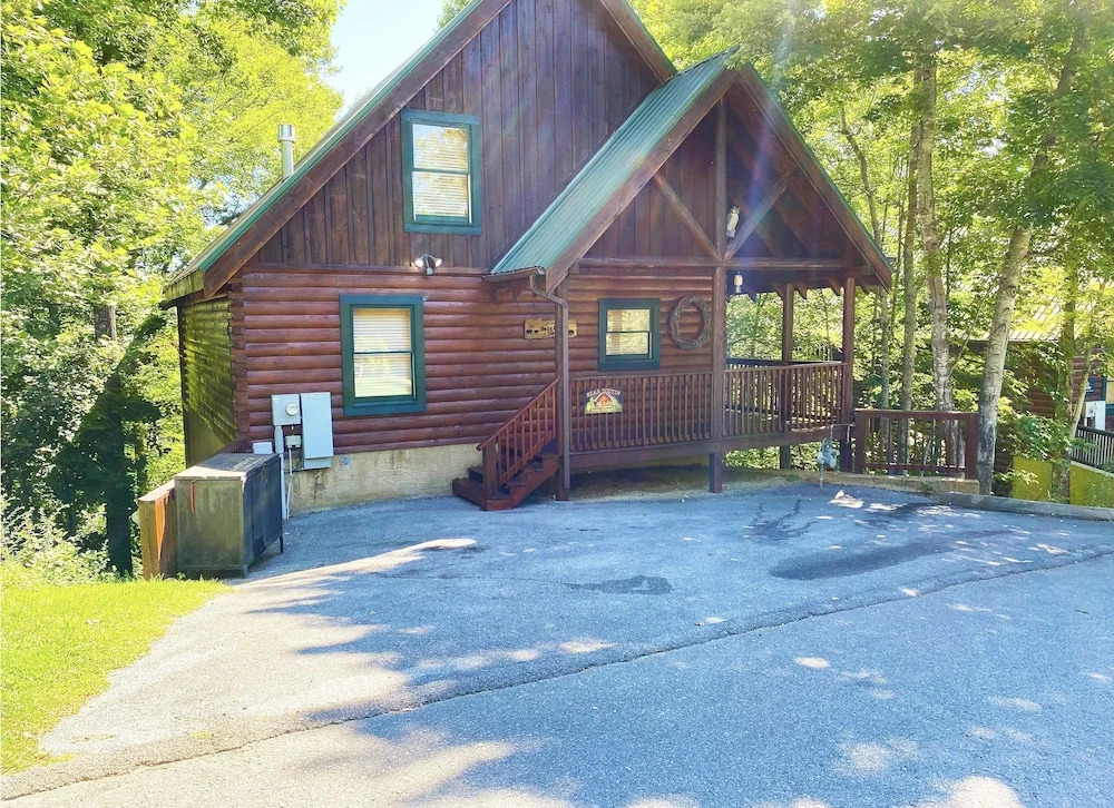Cozy Bear 2 Bedroom Cabin