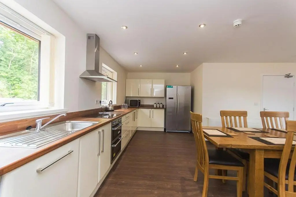 Hendy - First Floor Apartment