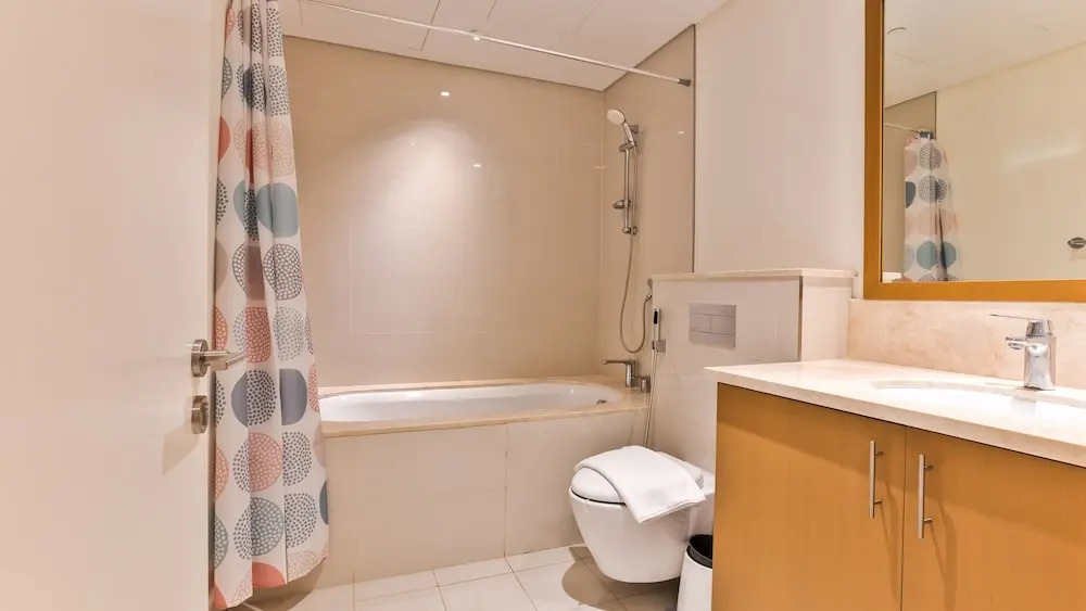 Luxury StayCation - Huge 2 Bedroom Lav