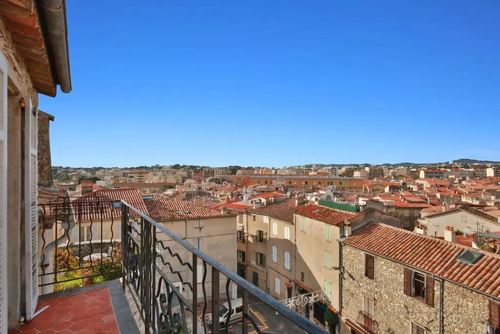 Newly Renovated Apt/2 Terraces/Sea+Mountain Views