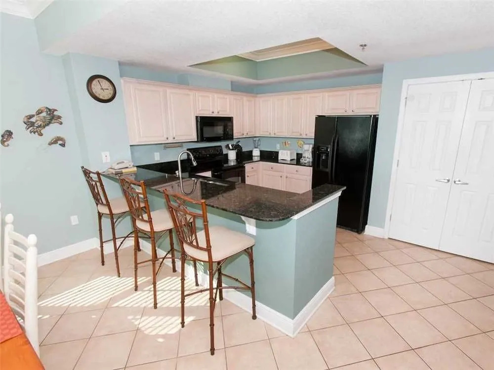 Crystal Shores West 908 - 3 Br condo by RedAwning