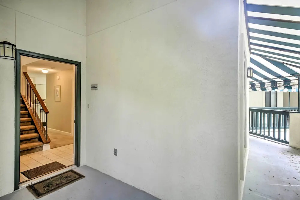 Niceville Condo w/ Pool Access < 8 Mi to Destin!