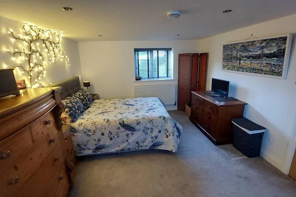 1 Bed Flat - Sleeps 4 - Garden - Parking - Wifi