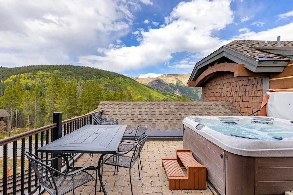 Amazing Pet-Friendly Executive Home, Ski-In Walk-Out - LR884 by Redawning