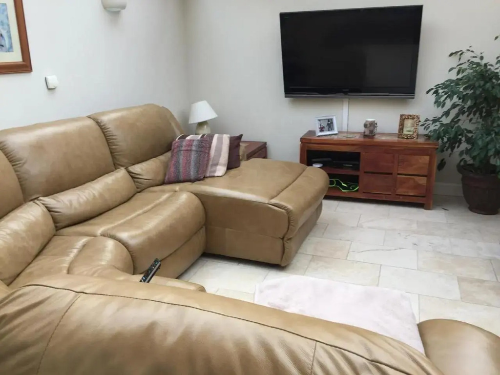 Wayside , 3 bed , 2 bath charming house close to Lincoln