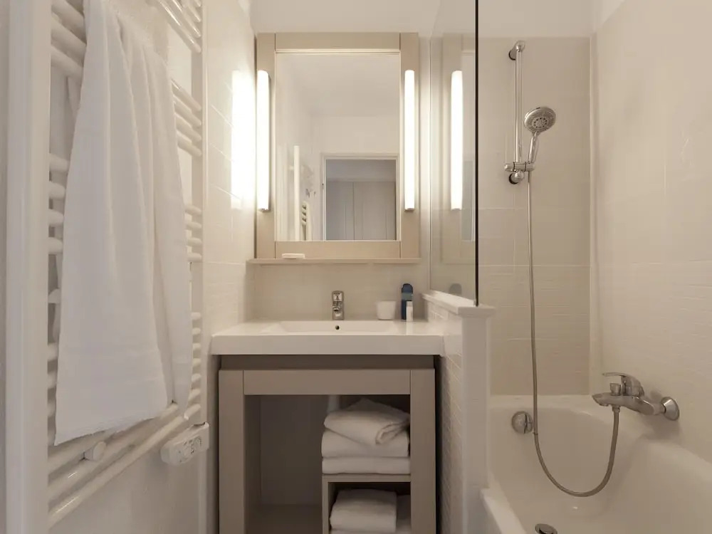 Attractive Apartment With Dishwasher, in Cozy Coastal Town