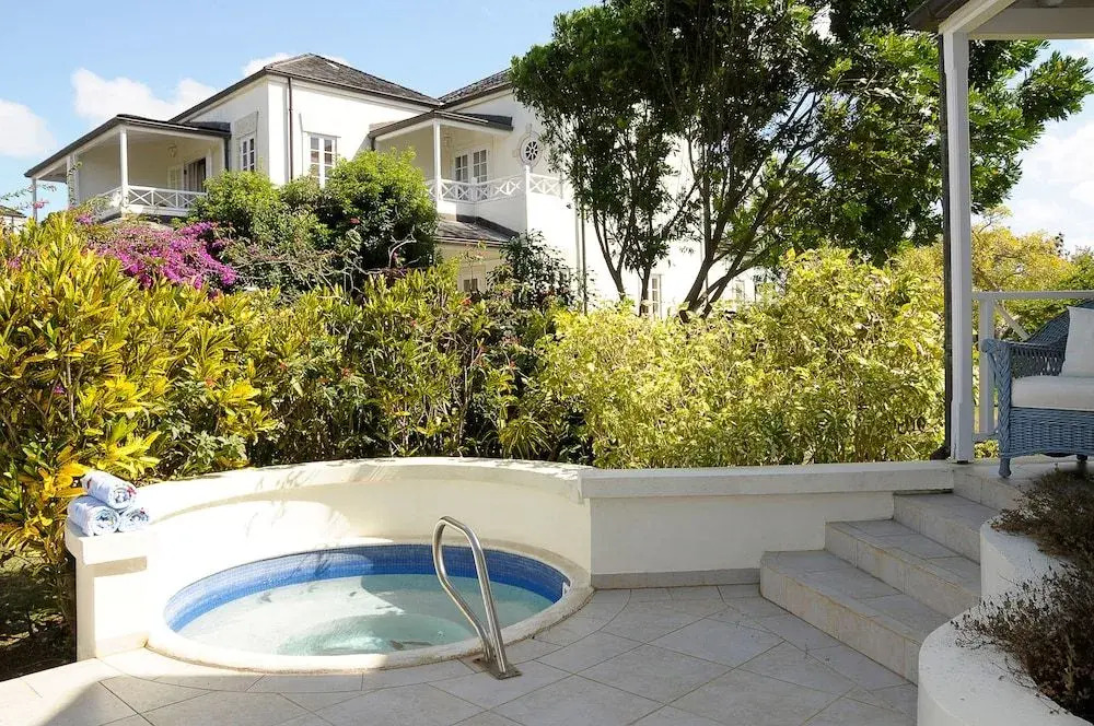 "this Beautifully Decorated 3 Bedroom 3 Bathroom Duplex Villa"