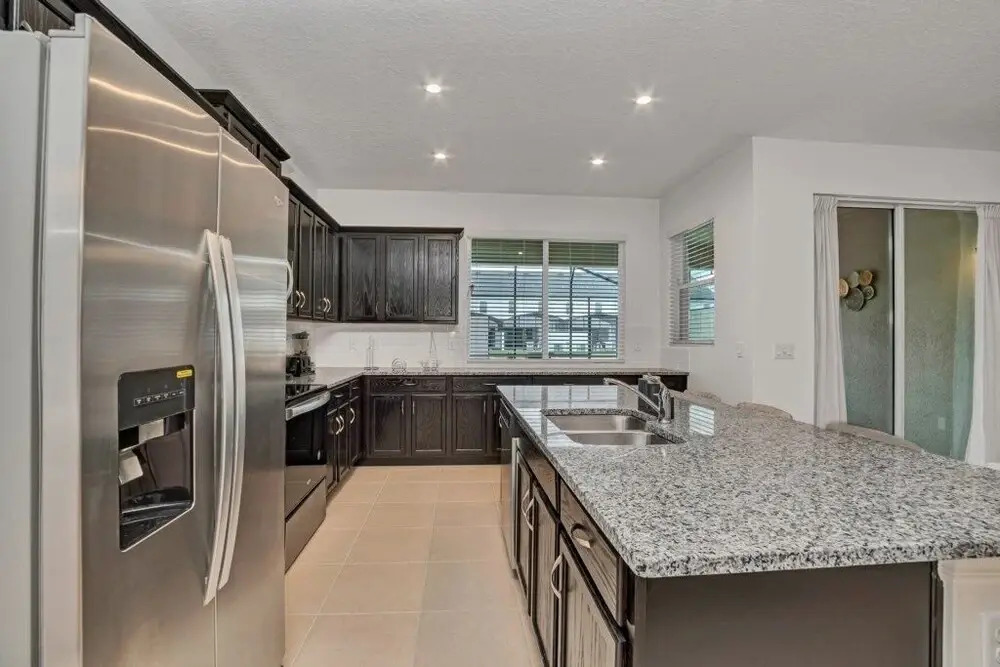 2182cooper 4 Bedroom Townhouse by Redawning