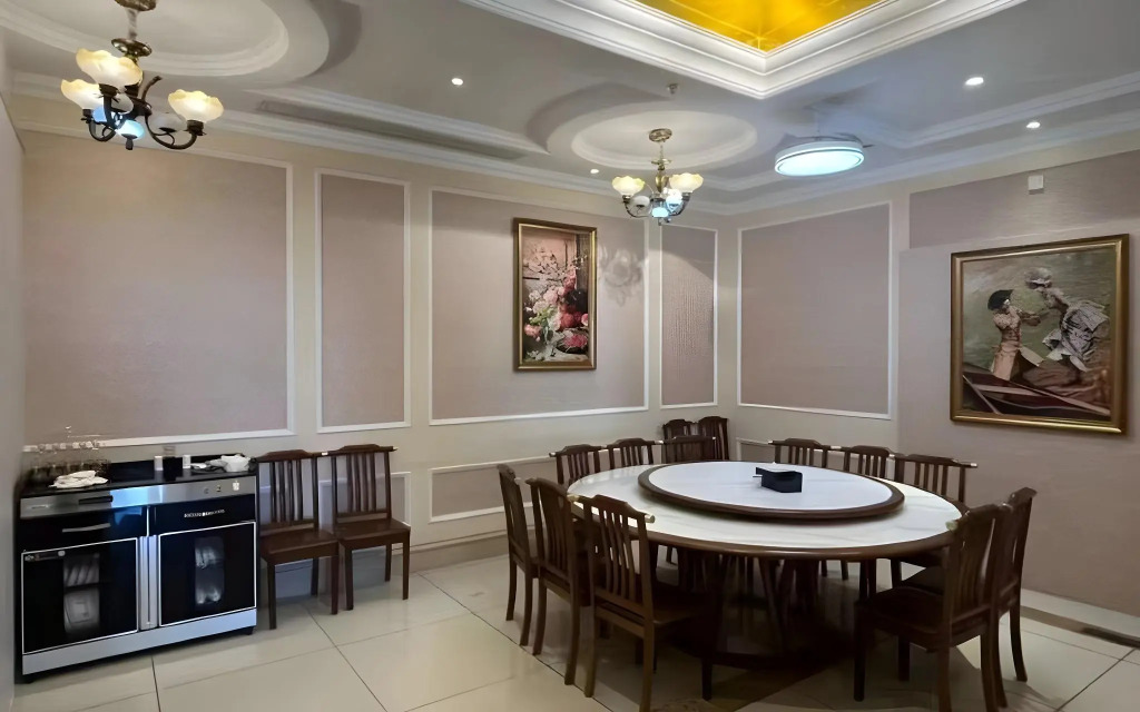 Vienna Hotel (Lingshui Center)