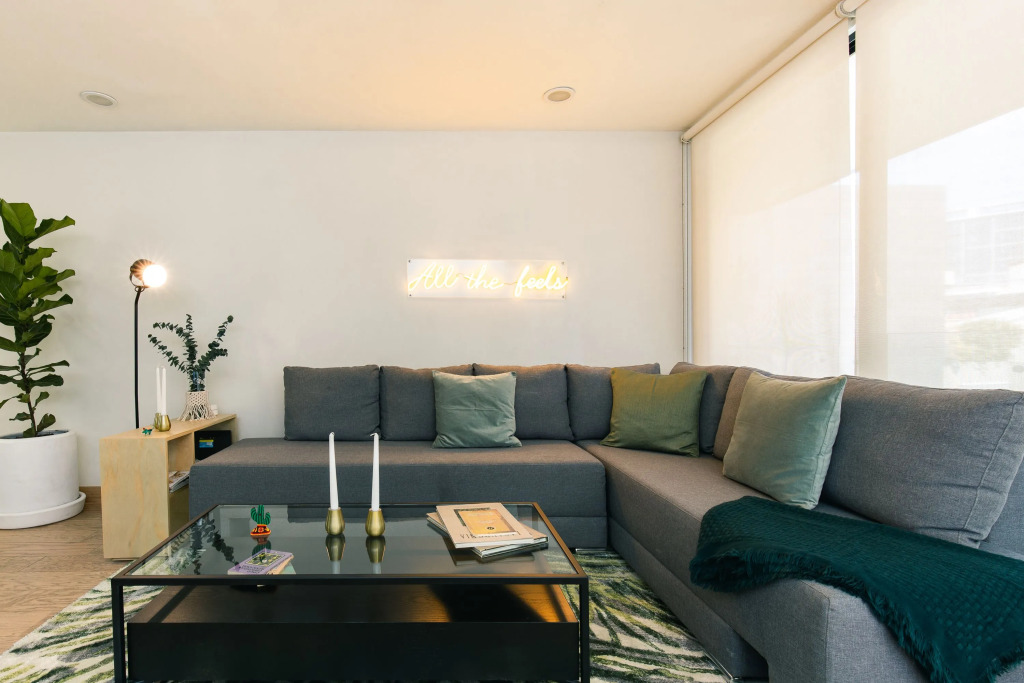 Stunning PH with Private Roof Terrace