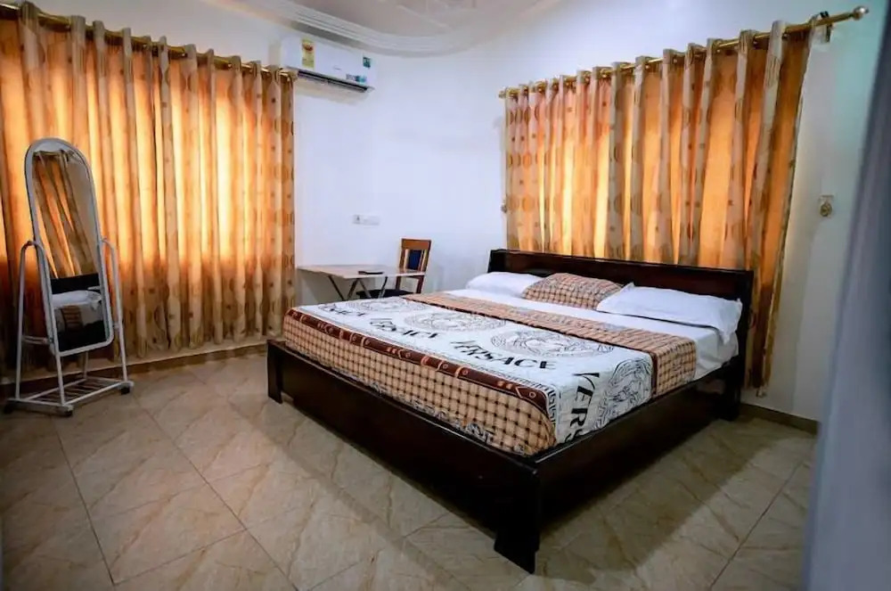 Crislord Palace Hotel