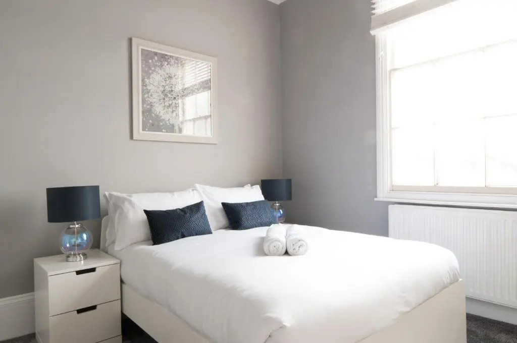 Central Cheltenham, Regency Apartment with PARKING, Cavalier Suite - Sleeps 6