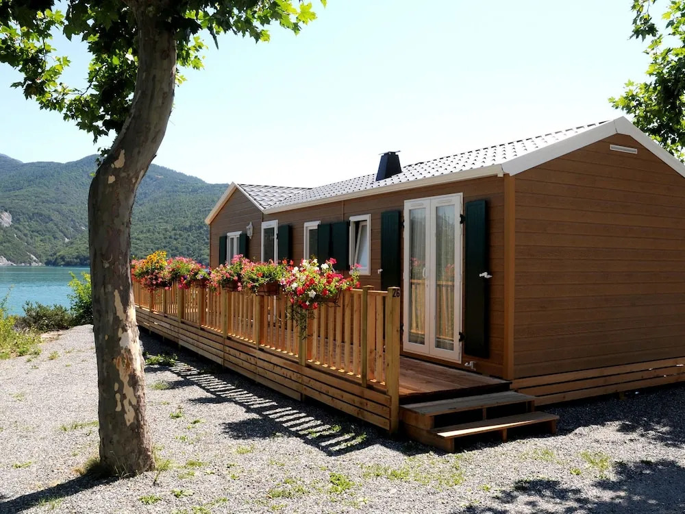Wooden Chalet in the Cozy and Sporty and Beautifull Chorges