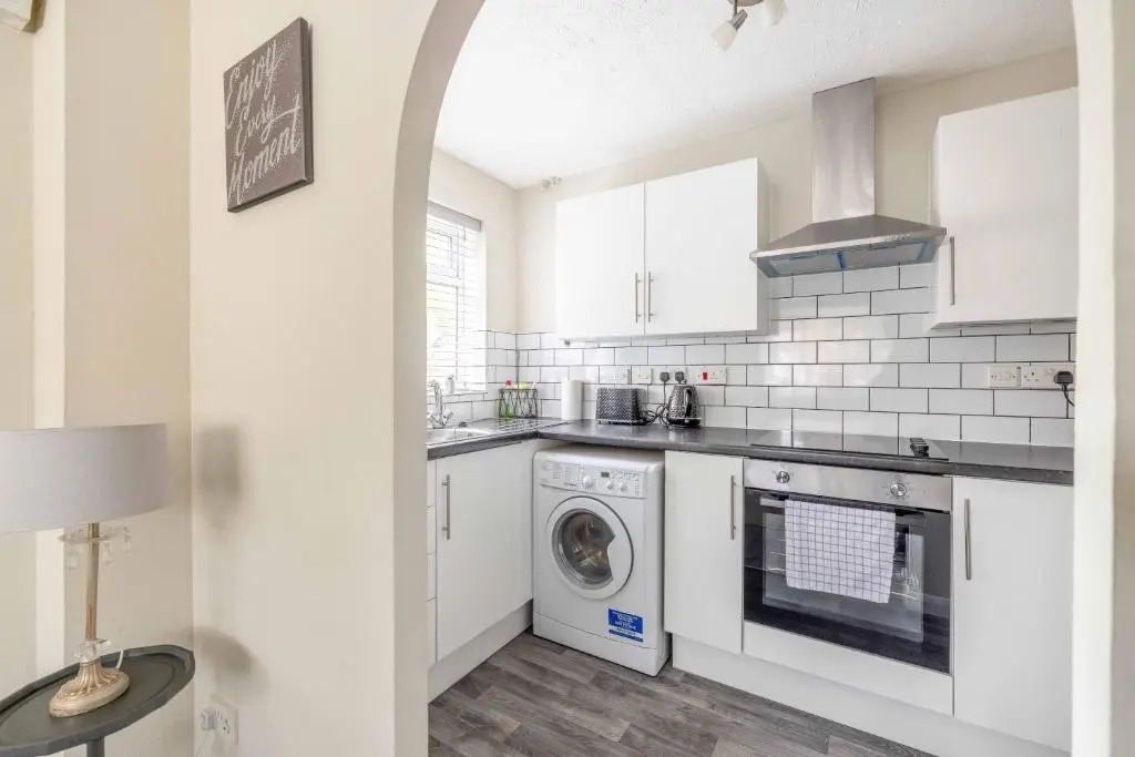 Windsor Burnham Ascot Haven Sleeps 4