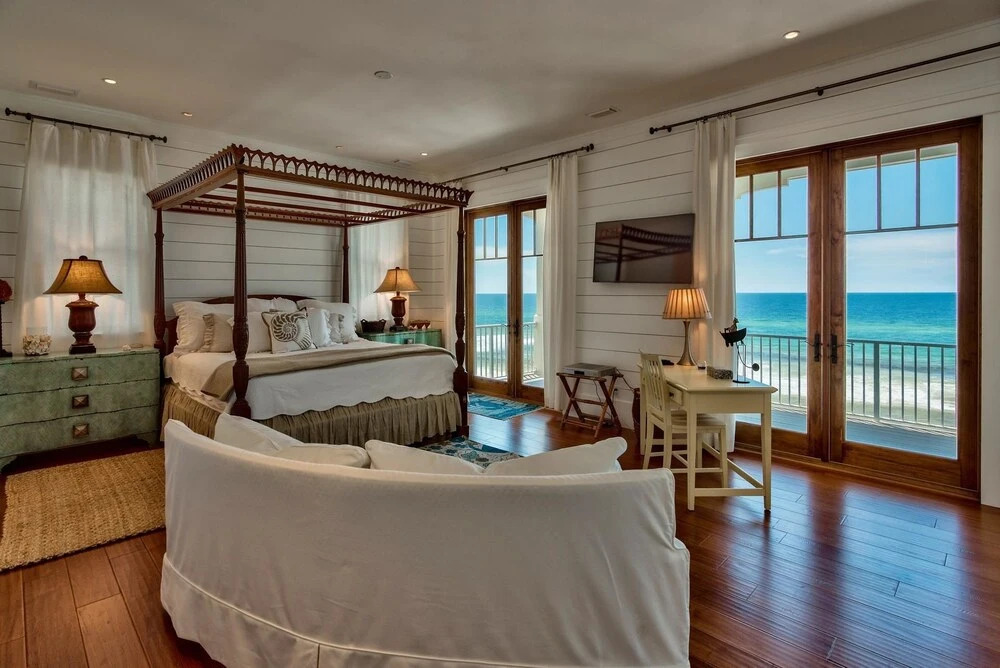 Tangled In Blue 5 Bedroom Holiday Home by Five Star Properties