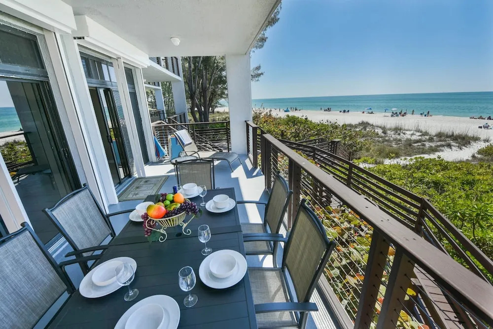 The Beach Front Apartment 3
