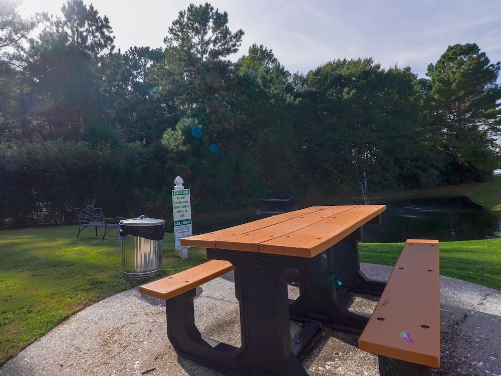 Arbor Trace #633 2 Bedroom Condo by Redawning
